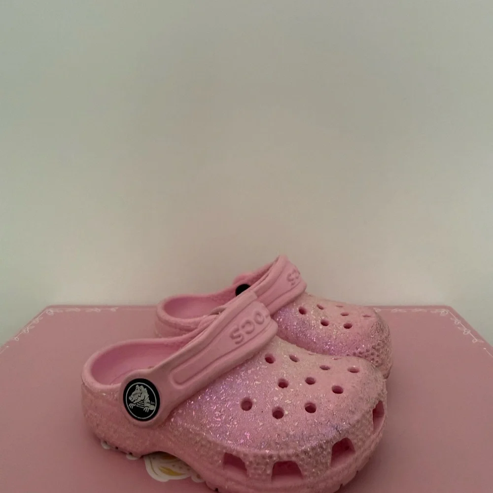 Crocs girls size 4
